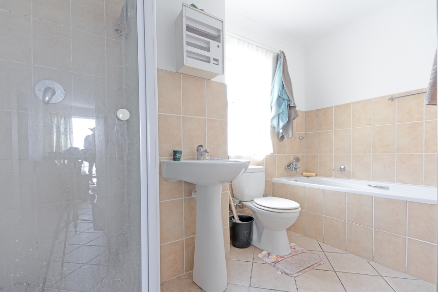 To Let 2 Bedroom Property for Rent in Whispering Pines Western Cape